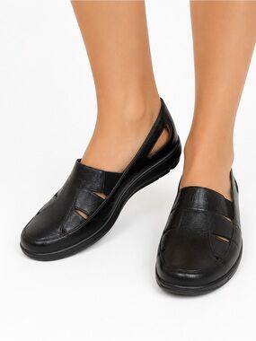 Naturalizer Black Slip-On Cutout Loafers size 11 Wide